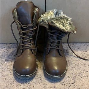 Combat boots